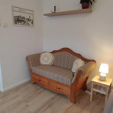 Ehemalige Uhrmacherwerkstatt Mit Terrasse アパート